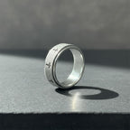 Anillo giratorio con cruz, alivia el estrés: Emblema de fe inquebrantable