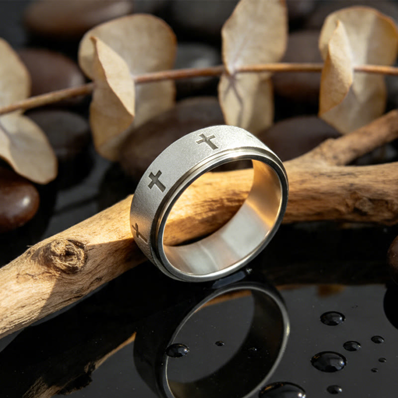 Anillo giratorio con cruz, alivia el estrés: Emblema de fe inquebrantable
