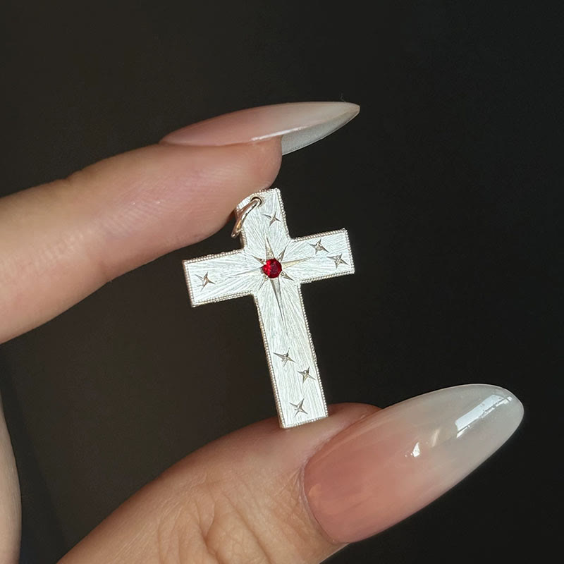Collier Pendentif Croix CZ Gravée d'Étoiles : Emblème de Lumière Divine et de Foi