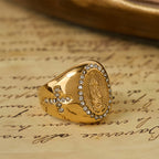 Bague chevalière Croix de Notre-Dame audacieuse : Ancrez votre cœur dans la foi mariale