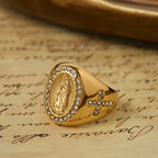Bague chevalière Croix de Notre-Dame audacieuse : Ancrez votre cœur dans la foi mariale