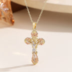 Collier Croix CZ Ornée : Symbole de l'Amour Rédempteur du Christ