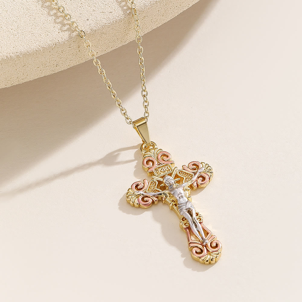 Collier Croix CZ Ornée : Symbole de l'Amour Rédempteur du Christ