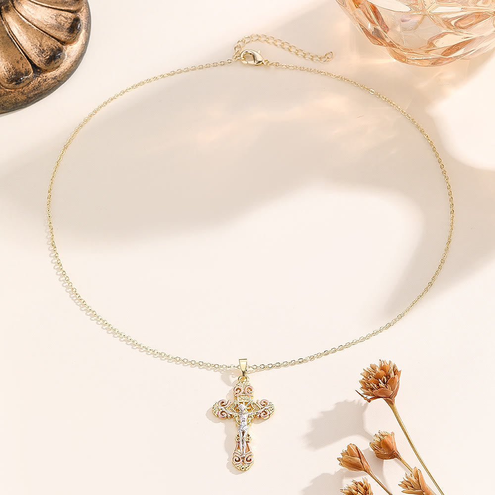 Collier Croix CZ Ornée : Symbole de l'Amour Rédempteur du Christ