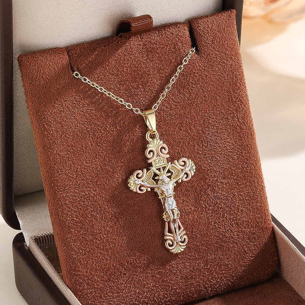 Collier Croix CZ Ornée : Symbole de l'Amour Rédempteur du Christ