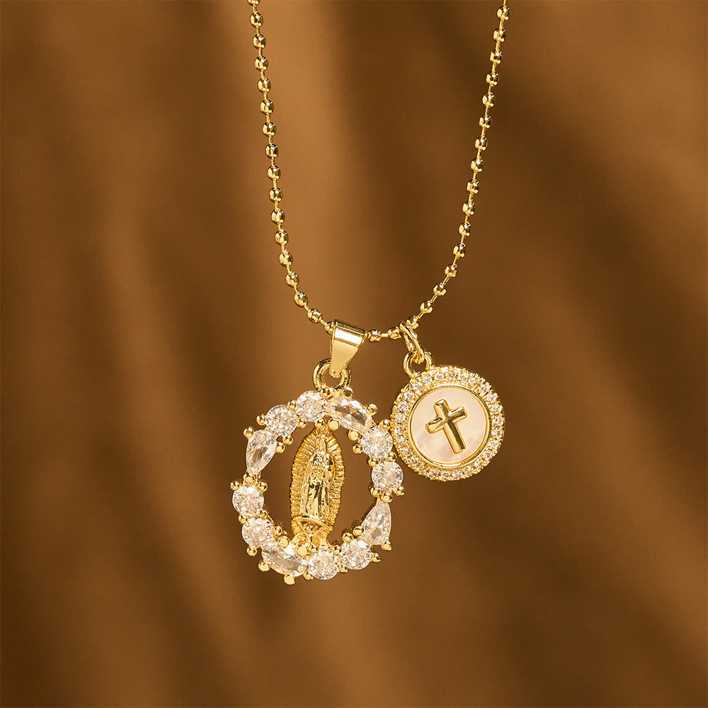 Parure pendentif classique Notre-Dame et croix CZ : Emblème d'une dévotion inébranlable