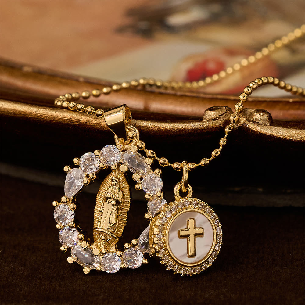 Parure pendentif classique Notre-Dame et croix CZ : Emblème d'une dévotion inébranlable
