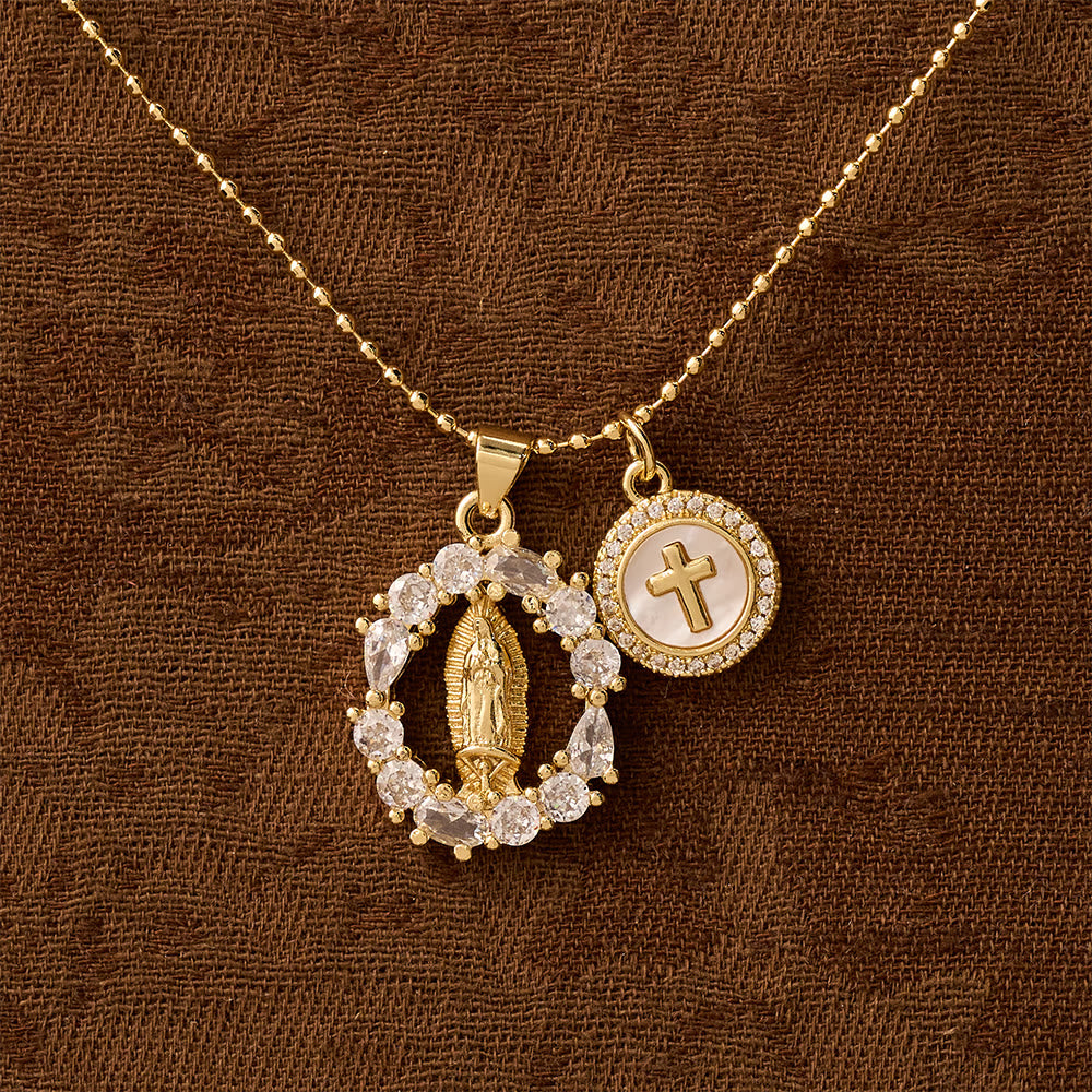 Parure pendentif classique Notre-Dame et croix CZ : Emblème d'une dévotion inébranlable
