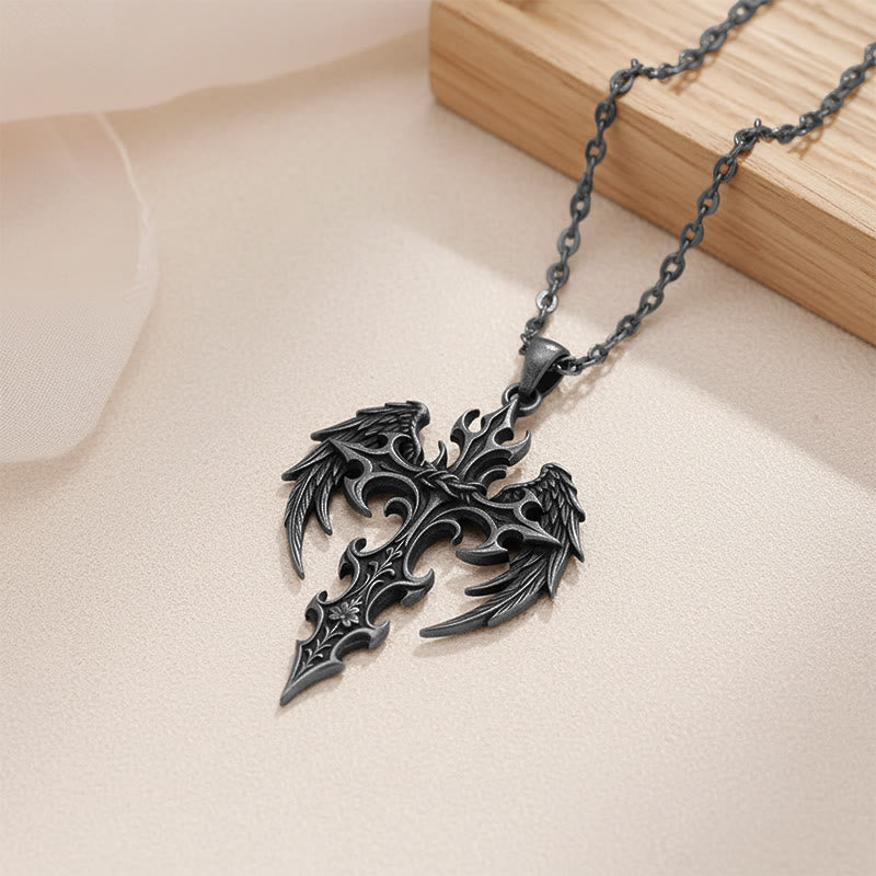 Collar con colgante de cruz gótica de corona de espinas: emblema del sacrificio y la redención de Cristo