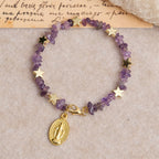 Bracelet chapelet à mémoire en éclats d'améthyste naturelle avec médaille de la Vierge Marie