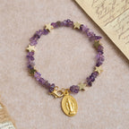 Bracelet chapelet à mémoire en éclats d'améthyste naturelle avec médaille de la Vierge Marie
