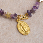 Bracelet chapelet à mémoire en éclats d'améthyste naturelle avec médaille de la Vierge Marie