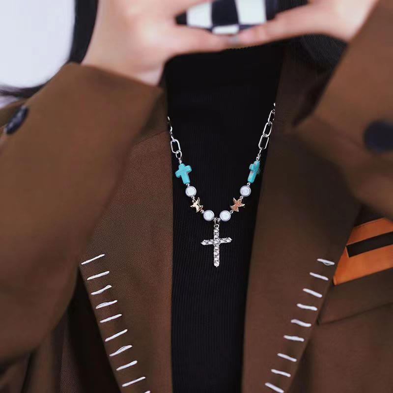 Bracelet/collier en titane avec croix en turquoise et zircon fait à la main