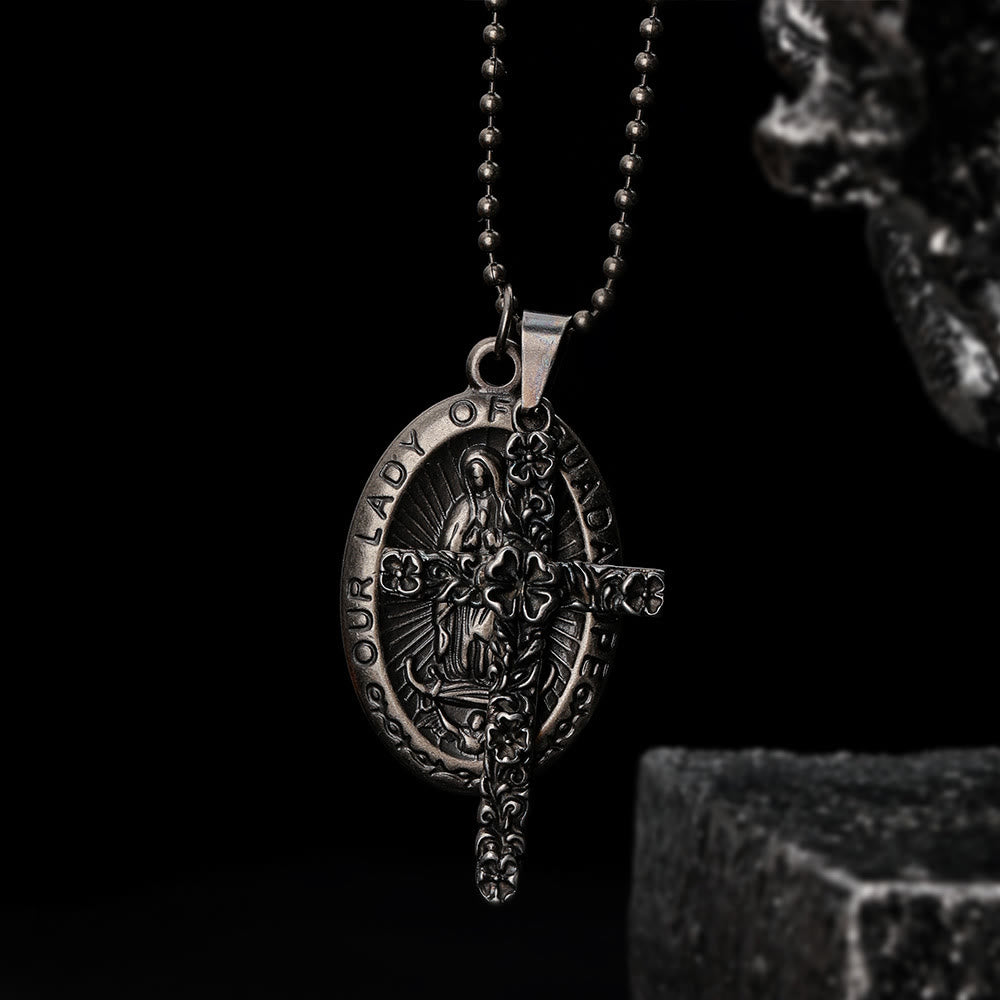 Collar Retro Exquisito de Titanio con la Virgen de Guadalupe y Cruz