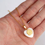 Collar Corazón de Concha con Medalla de San Benito
