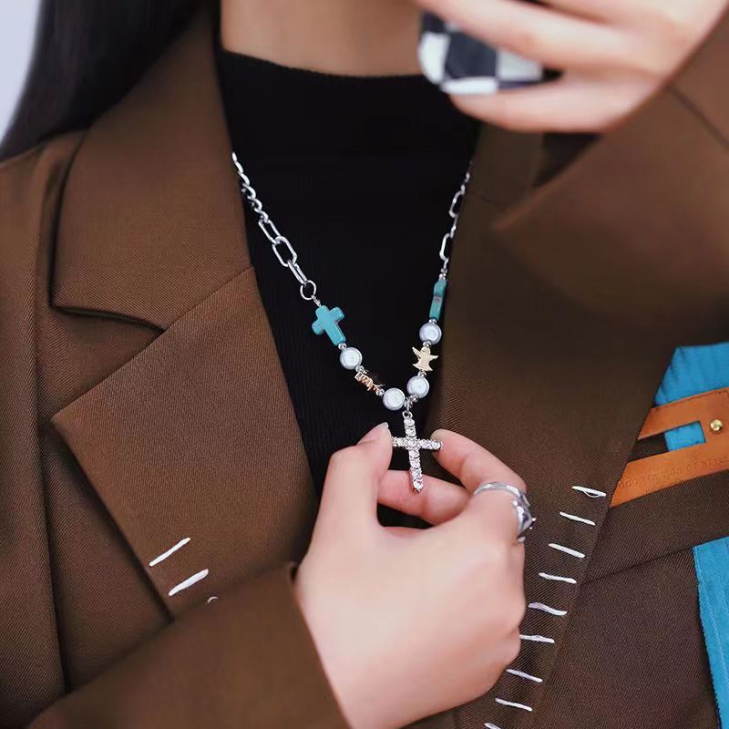Bracelet/collier en titane avec croix en turquoise et zircon fait à la main