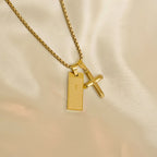 Collar Cruz Dorada con Medalla de Oración Bíblica Estilo Clásico