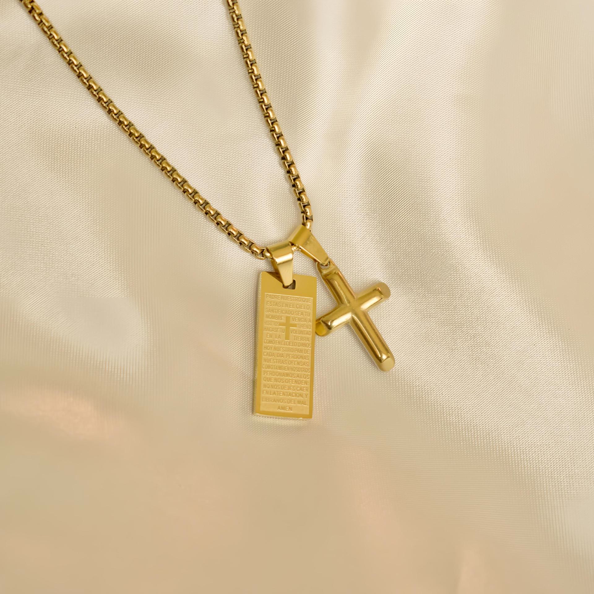 Collar Cruz Dorada con Medalla de Oración Bíblica Estilo Clásico