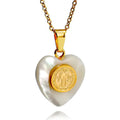 Collar Corazón de Concha con Medalla de San Benito