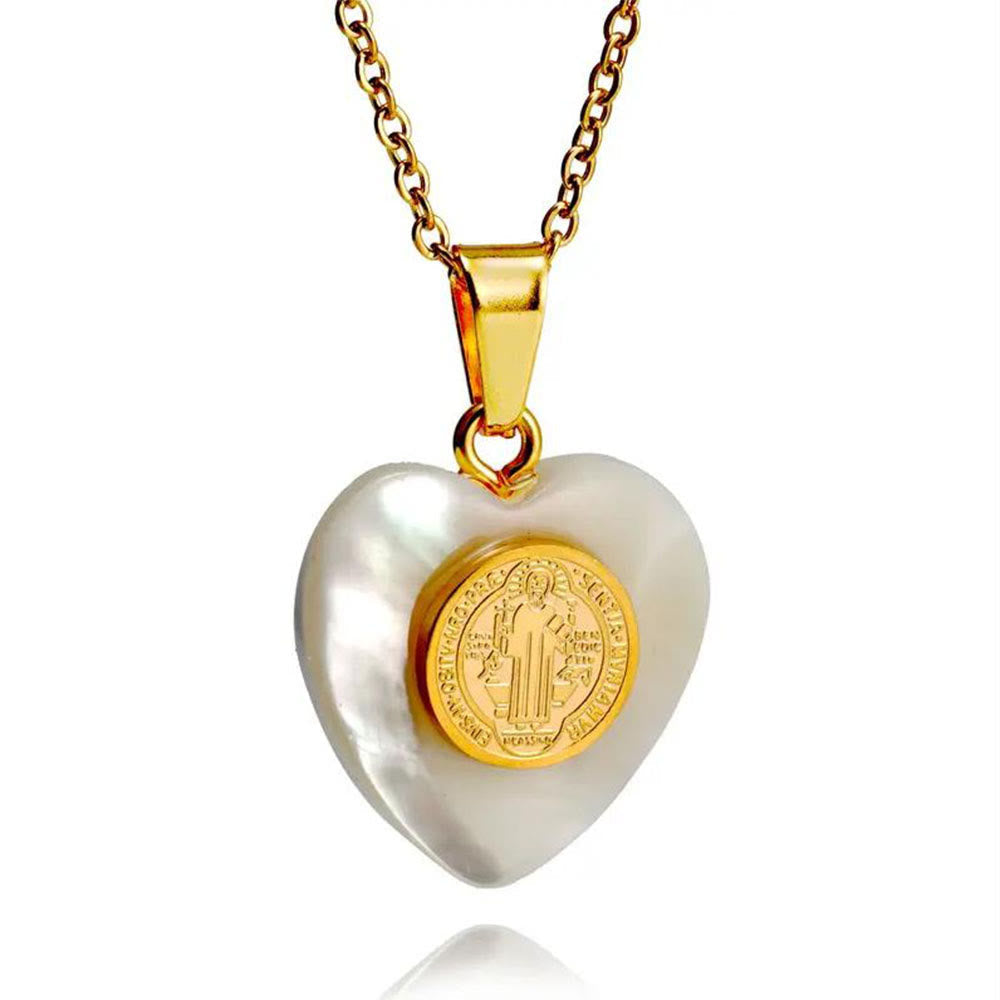 Collar Corazón de Concha con Medalla de San Benito