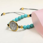 Bracelet perlé de prière et bénédiction Saint Benoît turquoise