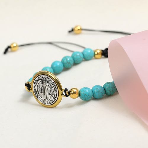 Bracelet perlé de prière et bénédiction Saint Benoît turquoise