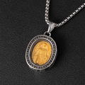 Collier en titane avec pendentif Médaille du Christ Saint dorée