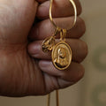 Collier en or double pendentif Notre-Dame rond